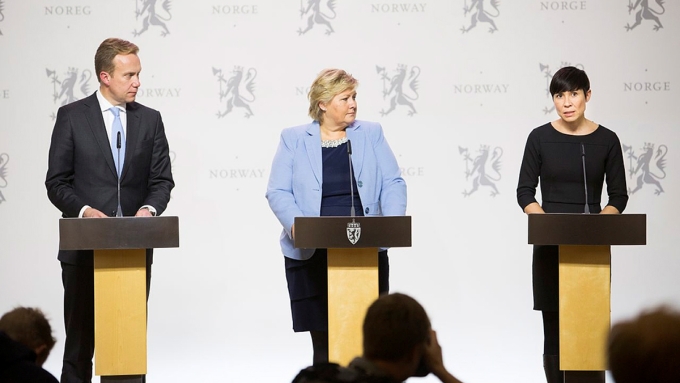 Bilde av ministre på en pressekonferanse om norsk Afghanistan-politikk