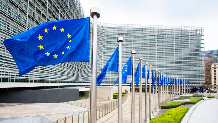 Bildet viser EU-flagg