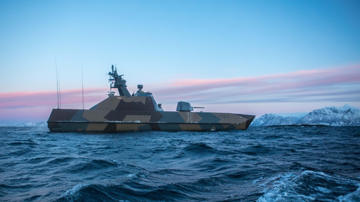 The image shows Norwegian KNM Steil during Arctic Hawk exercise 2019