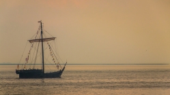 Bildet viser et cog-ship til havs