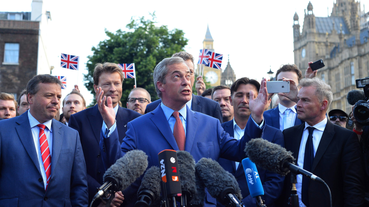 Partileder Nigel Farage (UKIP) på pressekonferanse om Brexit 24. juni.