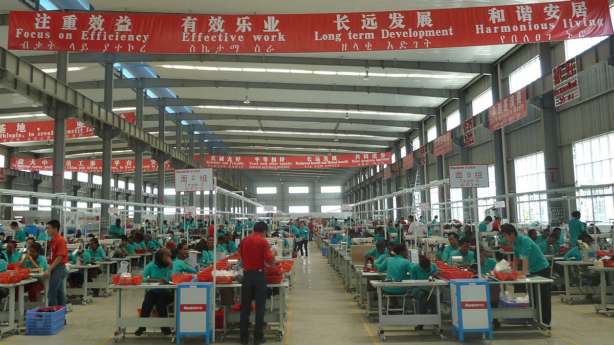 Bilde fra en kinesiskeid skofabrikk i Etiopia