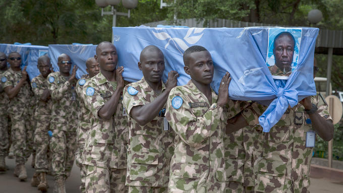 Bilde av FN-soldatar frå Sør som kjem heim i kiste.
