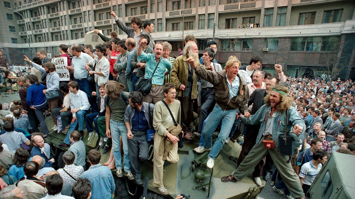 Bildet viser scener fra militærkuppforsøket i Moskva i 1991.