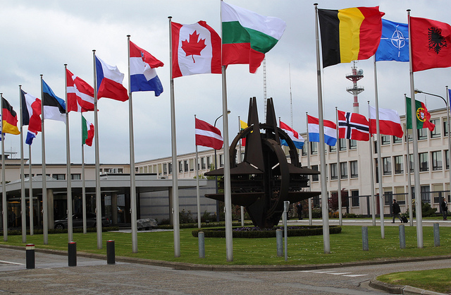Bildet viser flagg i NATO