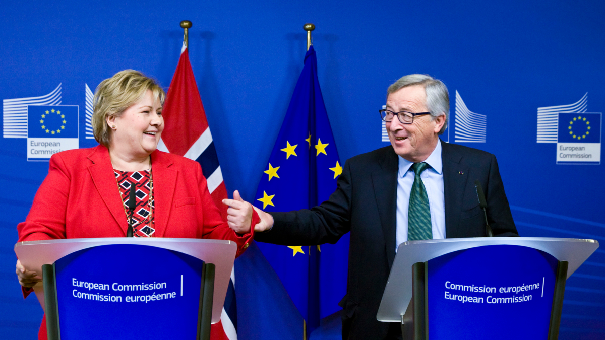 Bildet viser statsminister Erna Solberg og EU-kommisjonens president Jean-Claude Juncker
